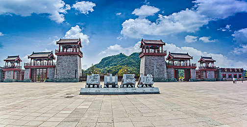 抠逼软件污污污：“抠逼软件污污污”走红网络，引发年轻人个性化需求与低俗化争议-1