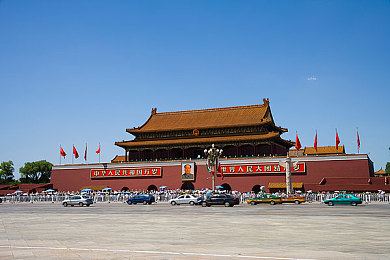久久精品香蕉绿巨人登场｜绿巨人崛起，勇者归来探索新世界